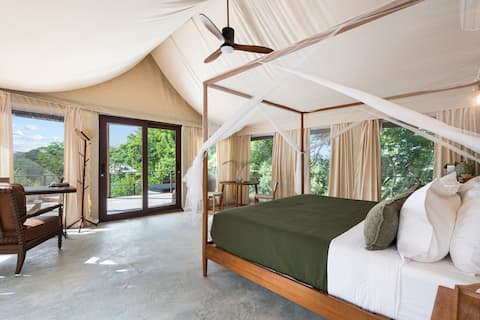 Popular Airbnb listing: little hills Nature Villa: Hot Tub~Trails~by beach in Playa Fortuna