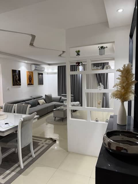 Spacious Modern Apartment — Wi-Fi, A/C, Balcony