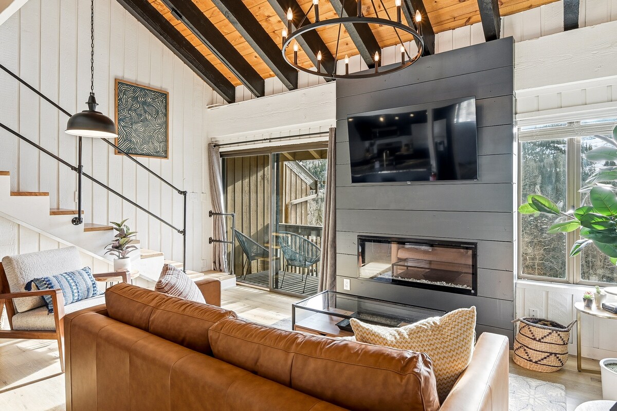 Popular Airbnb listing: Views & Vibes, Family Condo + Snow Gear Dryer in Brian Head