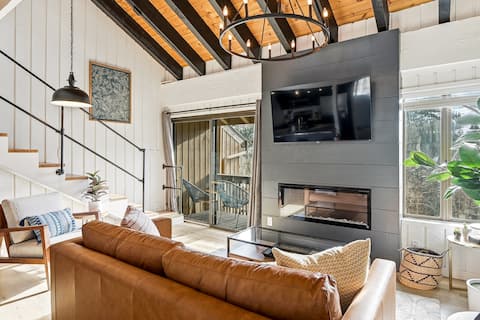 Popular Airbnb listing: Views & Vibes, Family Condo + Snow Gear Dryer in Brian Head