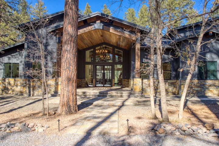 Mountain-modern Estate • Game Room • Spa • Firepit - Pinetop-Lakeside, AZ