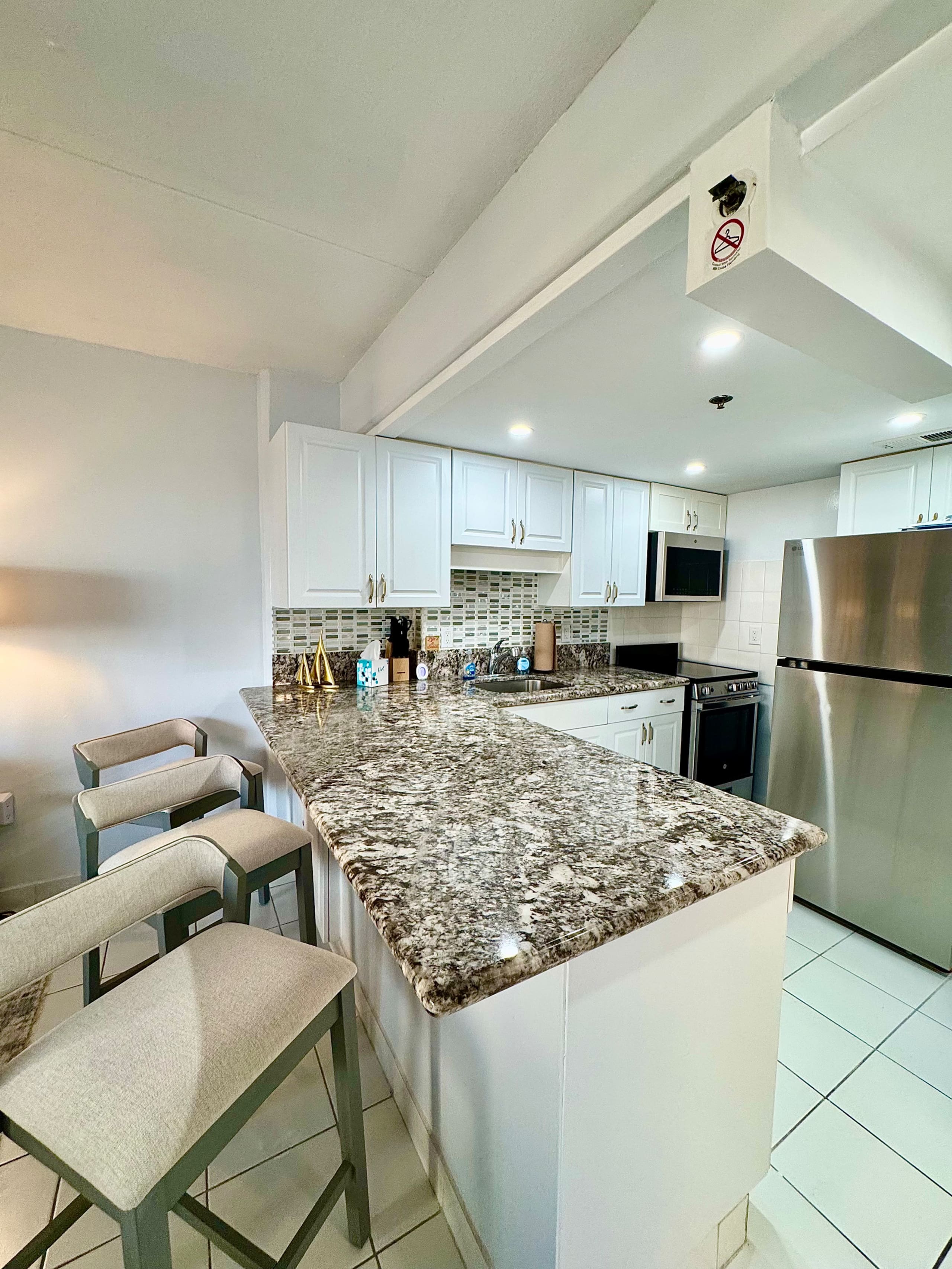 Condo in Honolulu · ★5.0 · 1 bedroom · 3 beds · 1 bath - Image 12