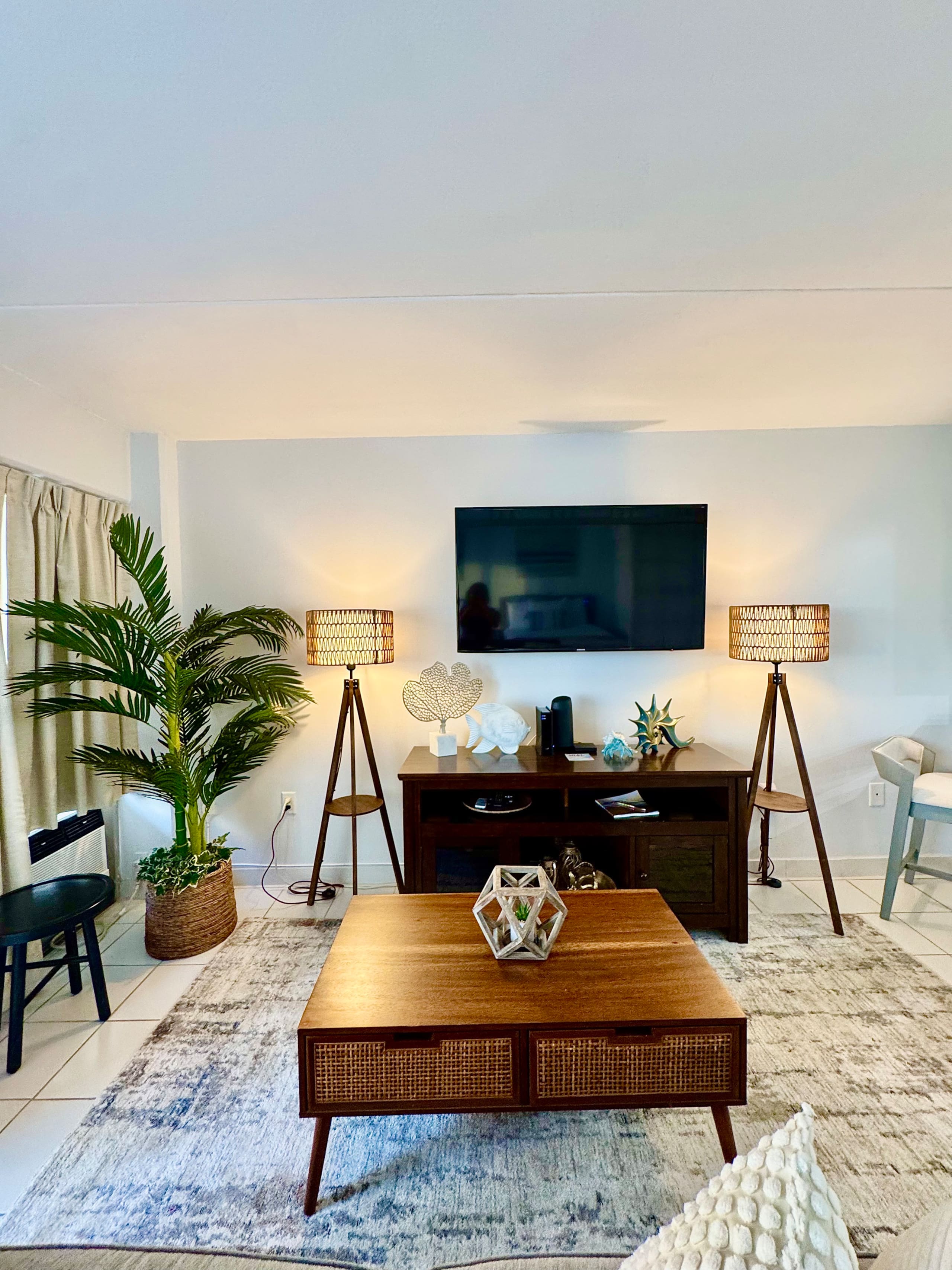 Condo in Honolulu · ★5.0 · 1 bedroom · 3 beds · 1 bath - Image 2
