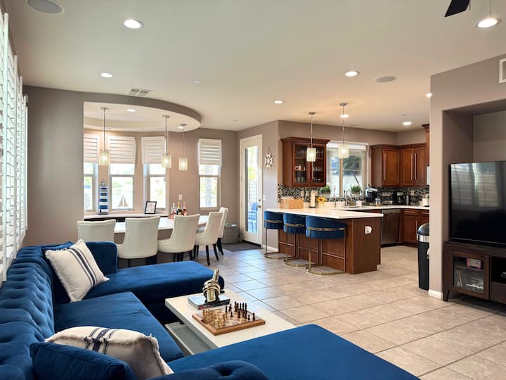Lakefront Jacuzzi | Heated Saltwater Pool & Spa - Indio, CA