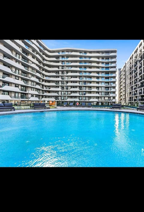 Shop & Relax
Self Check-in with Parking and Pool