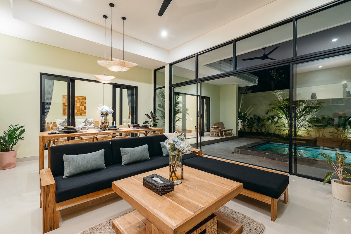 Villa in Kuta Utara · ★4.9 · 3 bedrooms · 3 beds · 3 private baths, сопоставимый объект Airbnb