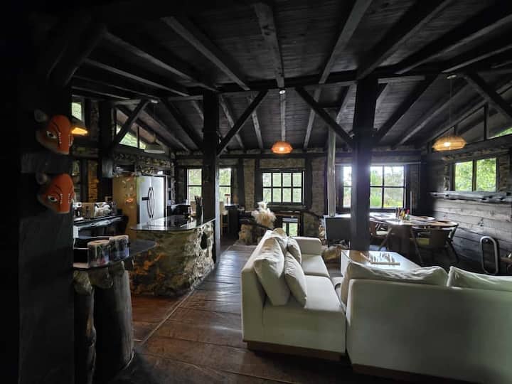 Paradise Architectural Artistic Home - Guarne