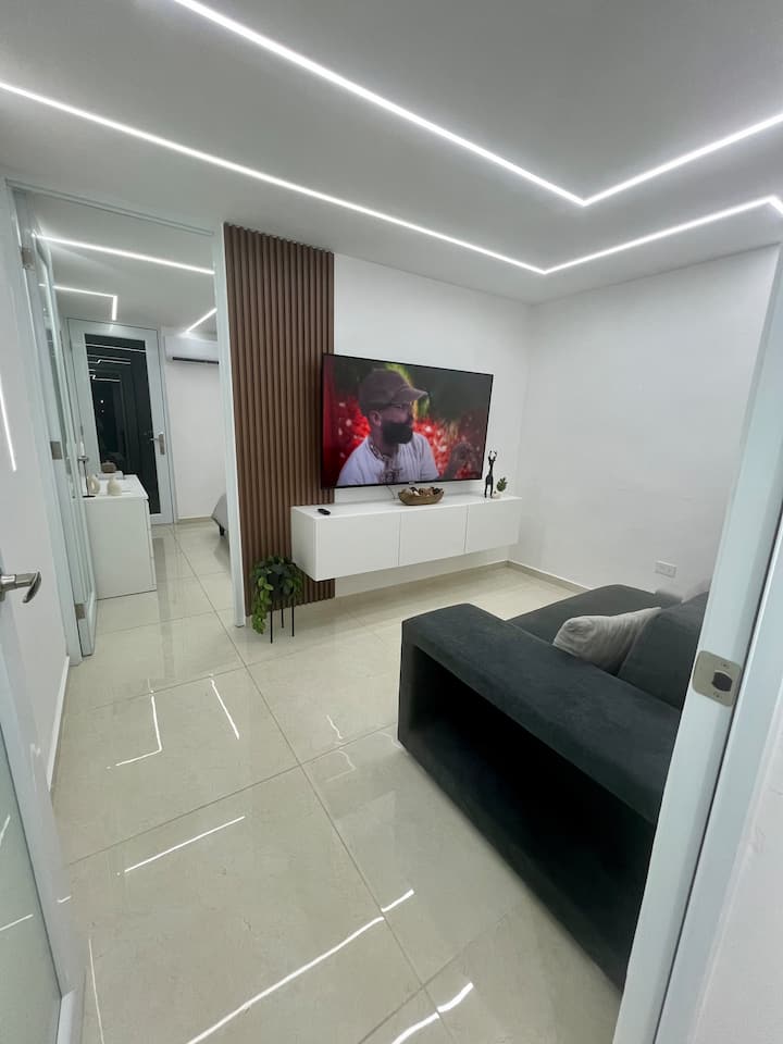 Diseño Moderno • Perfecto Para Parejas • Canovanas - Puerto Rico