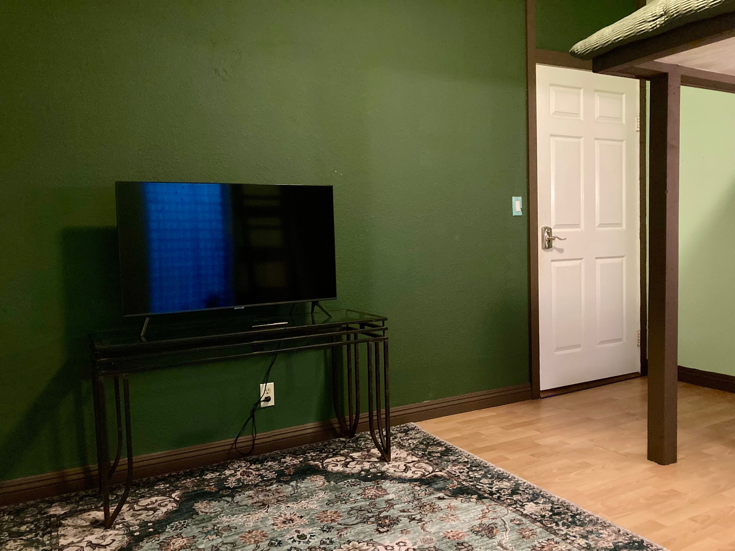 Suite Fern (RM#2) Single Room w/shared bathrooms - Photo 2