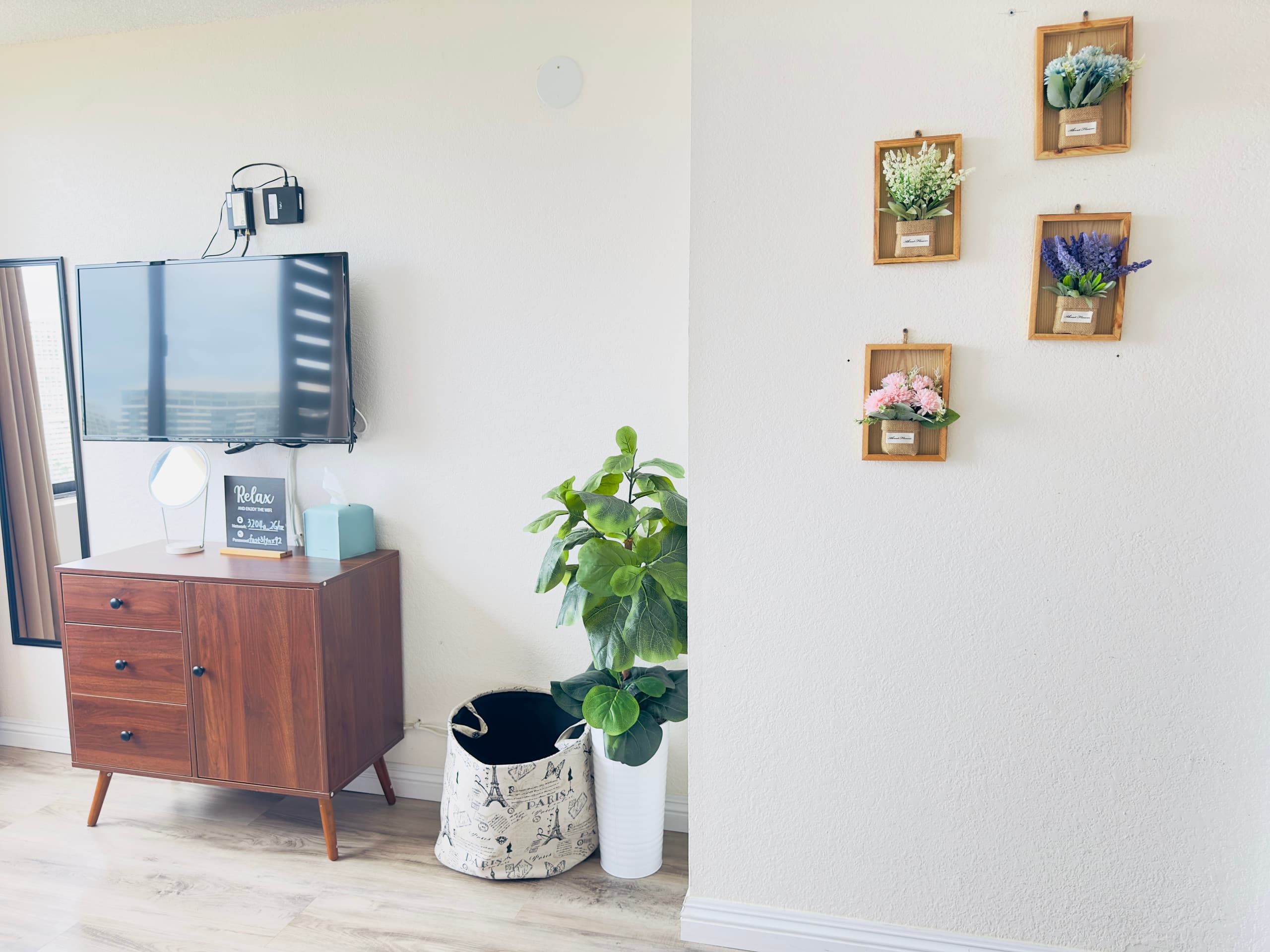 Condo in Honolulu · ★4.89 · 2 bedrooms · 2 beds · 2 private baths - Image 15