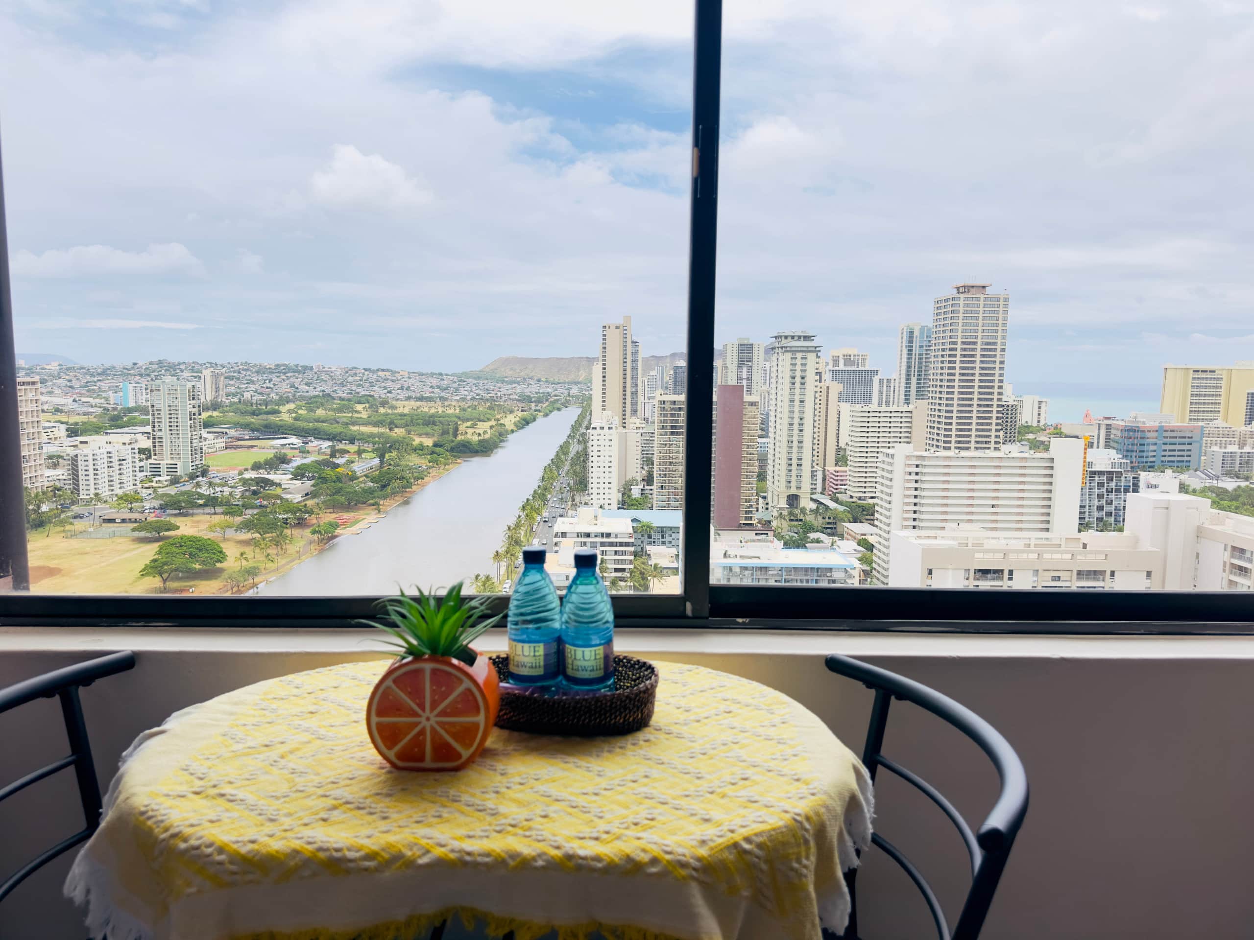 Condo in Honolulu · ★4.89 · 2 bedrooms · 2 beds · 2 private baths - Image 9
