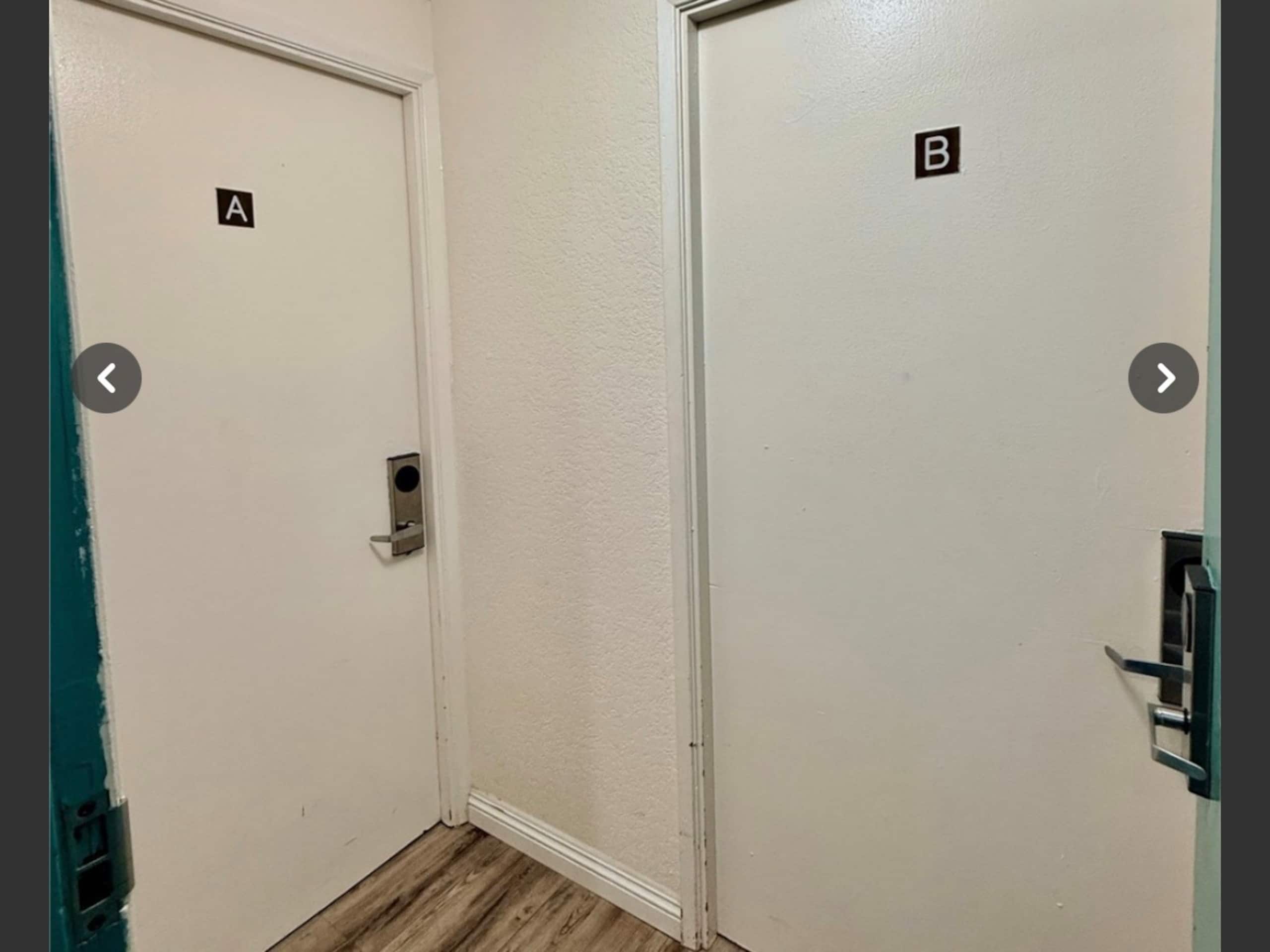 Condo in Honolulu · ★4.89 · 2 bedrooms · 2 beds · 2 private baths - Image 27