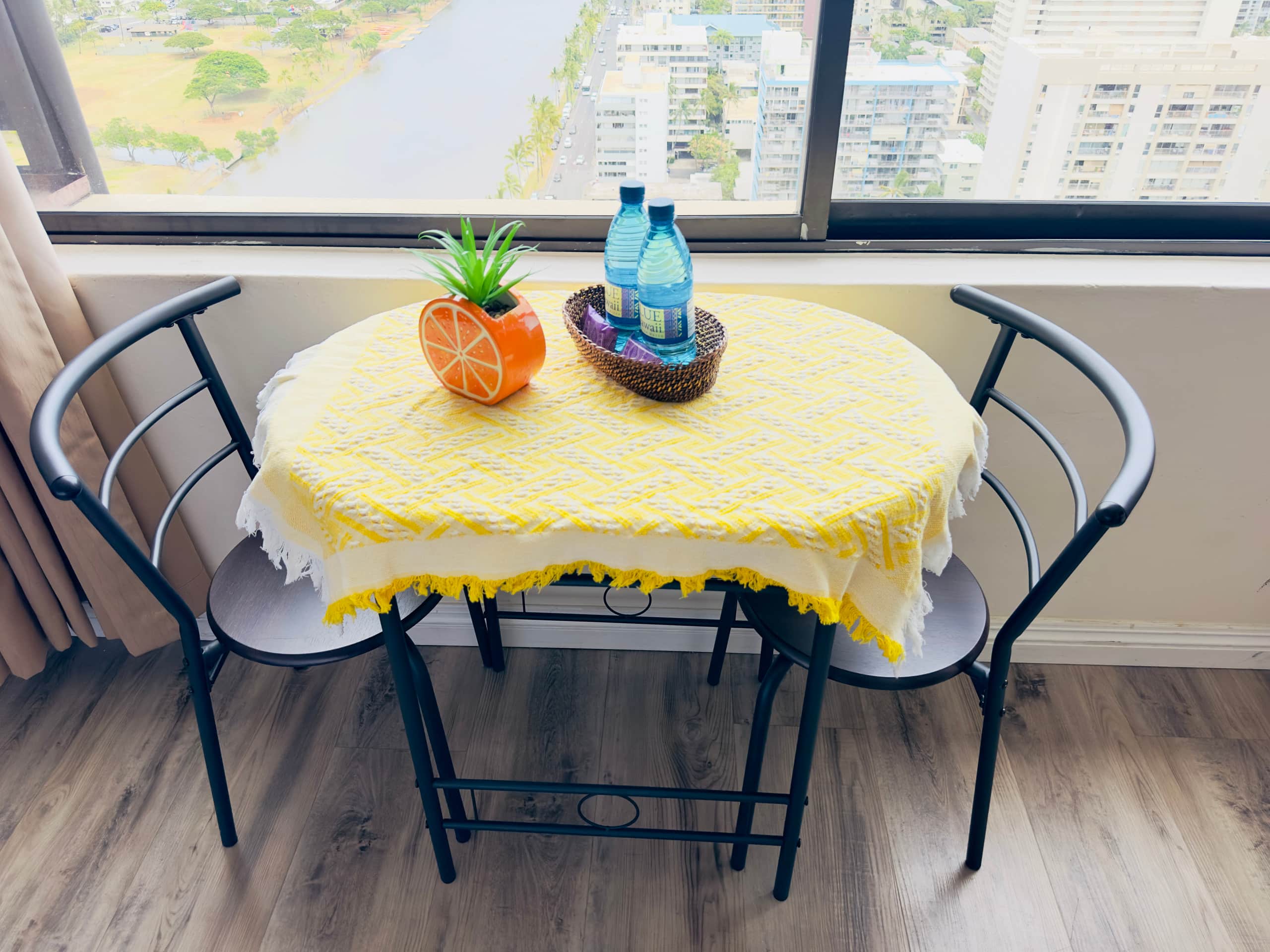 Condo in Honolulu · ★4.89 · 2 bedrooms · 2 beds · 2 private baths - Image 11