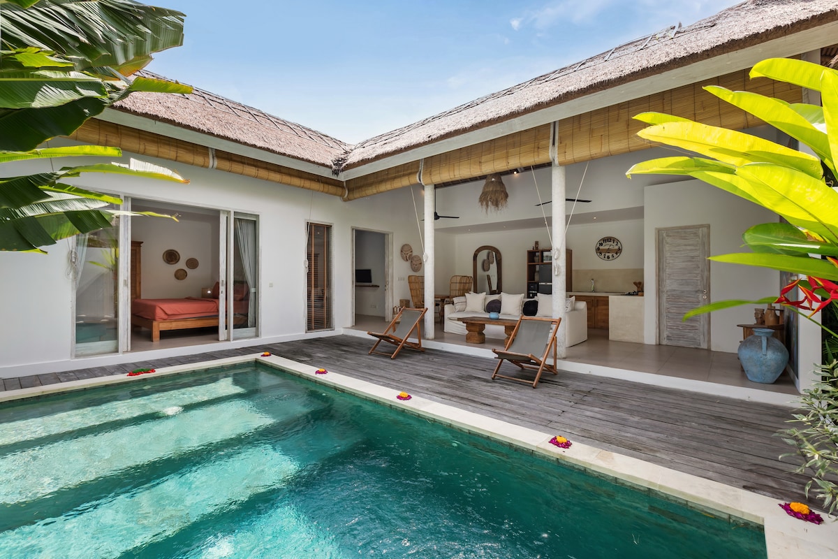 Villa in Denpasar Barat · ★4.6 · 2 bedrooms · 2 beds · 2 private baths, Airbnb comparable