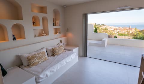 Top Airbnb: Lodge 2 - Sea & Mountain View. Private Pool à Collioure