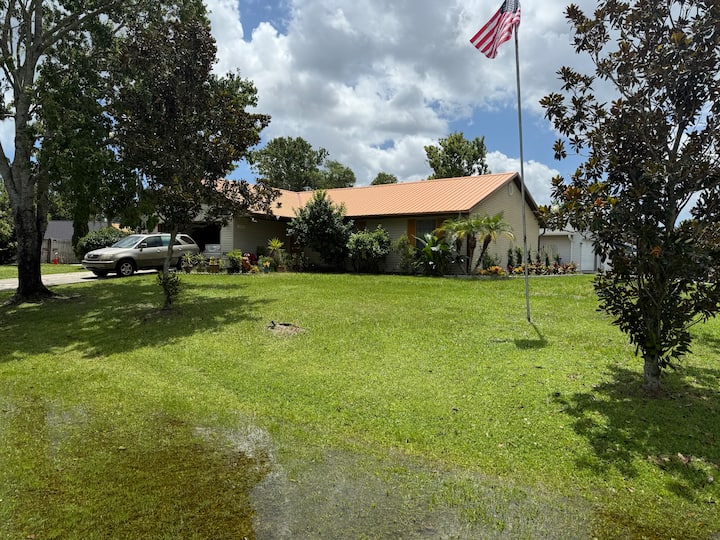 Coastal Home, Boat/ Trailer Friendly, Pets Welcome - Edgewater, FL