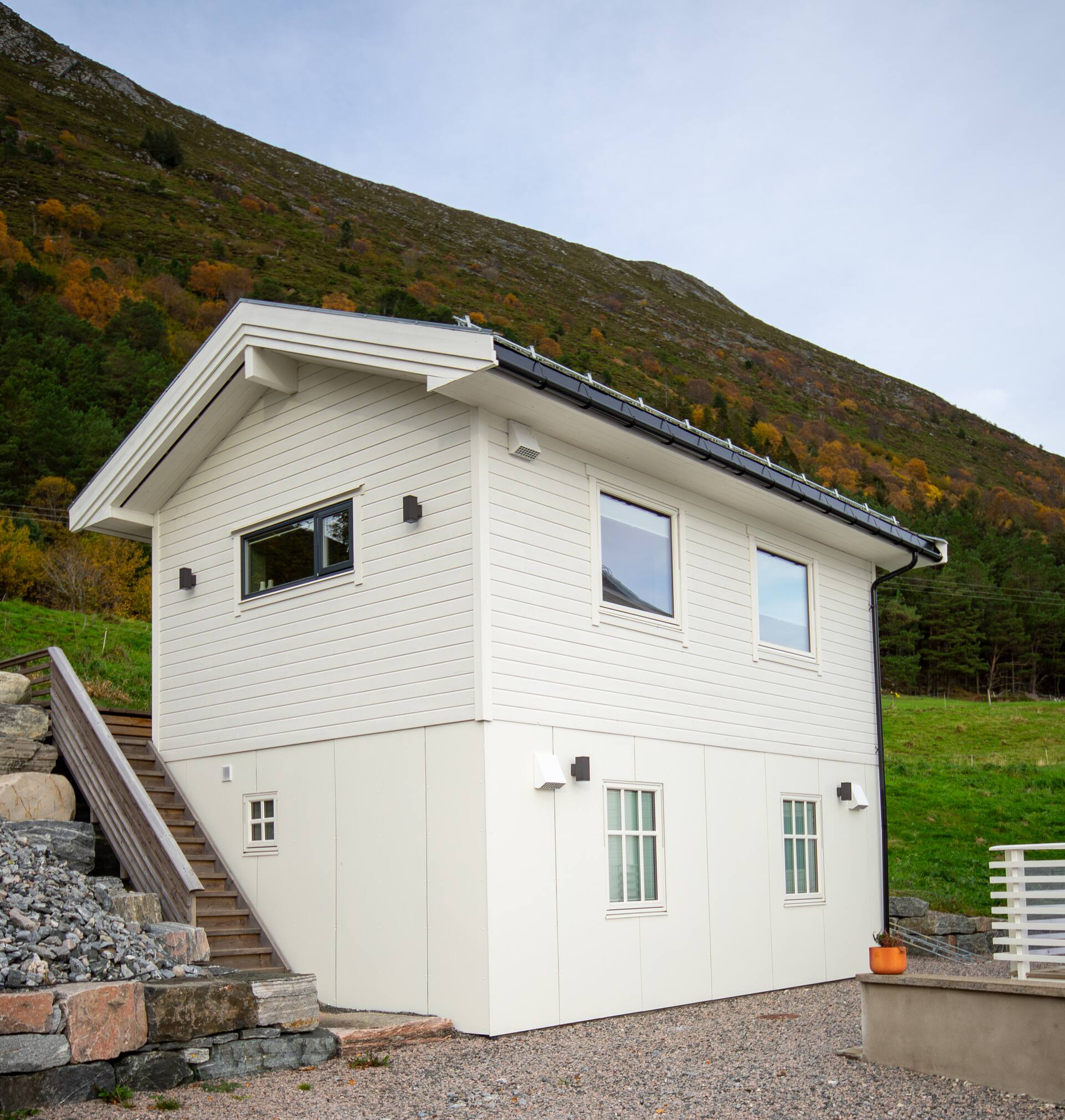 Coastal house on Godøya, boat, electric bikes and views included