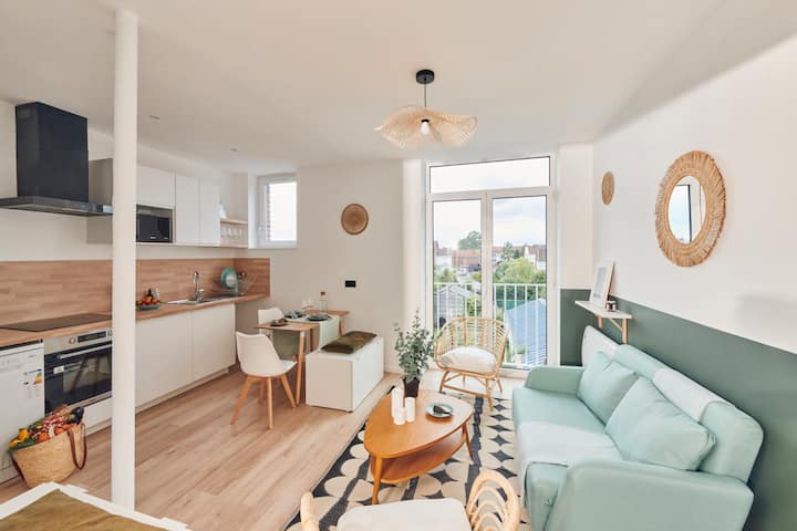 2-Bedroom Apartment · Train Station 250 m · Gym