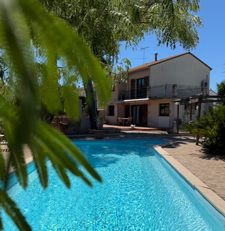 Villa Lagon De Larbois, Piscine Xxl, Garrigue. - Vitrolles