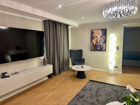 Popular Airbnb listing: Big cosy Apartment 7-8 Pax Centre in Tiergarten