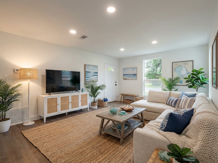 Coastal 3-bed Hideaway – 15 Min To Pensacola Beach - ペンサコラ, FL