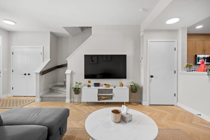 Cozy 3br Duplex Near Calgary & Banff - Cochrane
