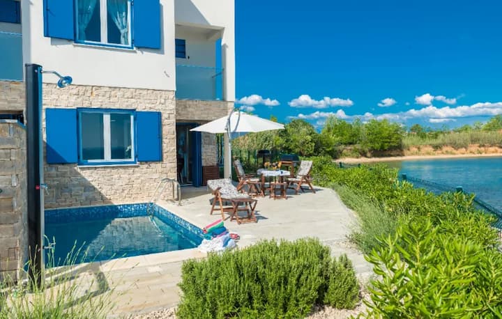 Cozy Home In Privlaka - Vir
