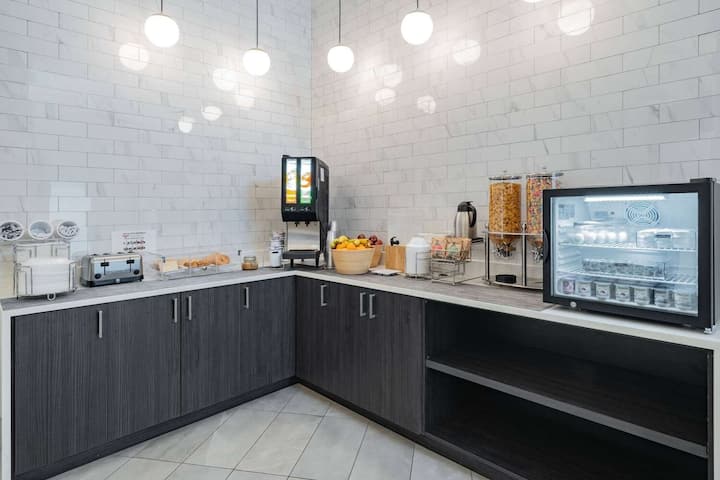 2 Queen Beds | La Quinta O’hare | Free Breakfast - Chicago
