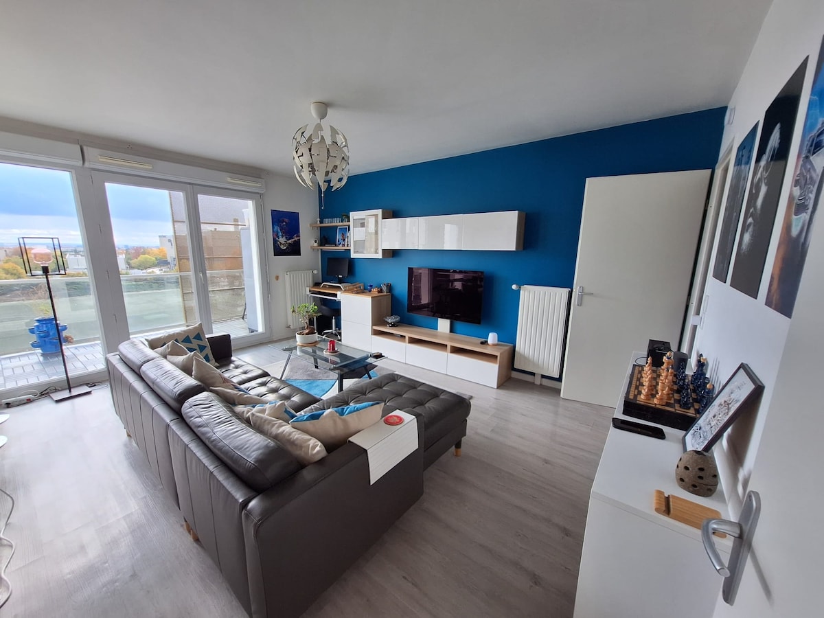 Top Airbnb: Bright 3-bedroom apartment, unobstructed view in Villejean Beauregard