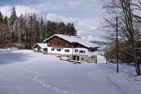 12-bed house rental surrounded by nature