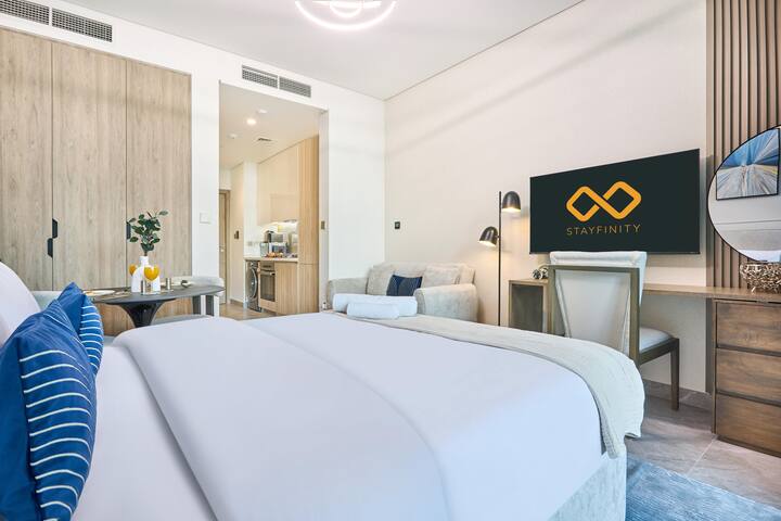 พักผ่อนอย่างสบายในห้องนอนที่กว้างขวางพร้อมเตียงขนาดคิงไซส์เพื่อความสะดวกสบายสูงสุด ✨