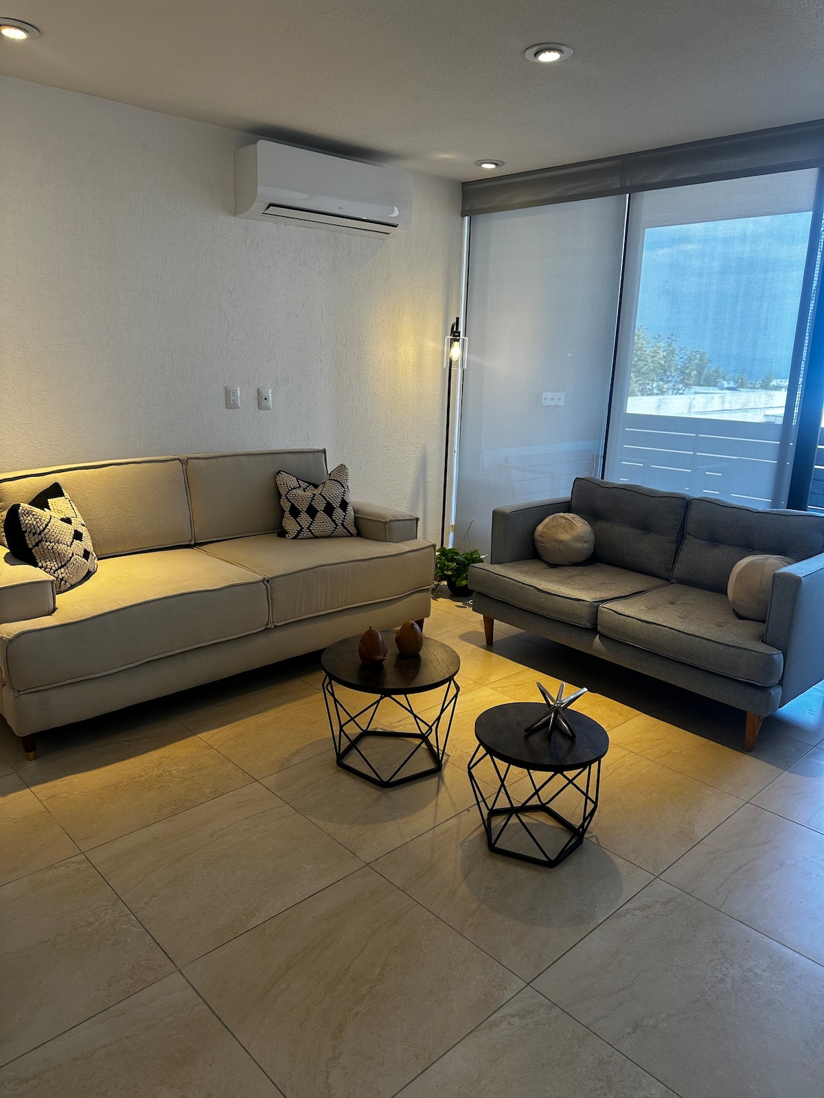 Top performing Airbnb: Zibatá | Casa Loom Residence in Zibatá [Fraccionamiento]