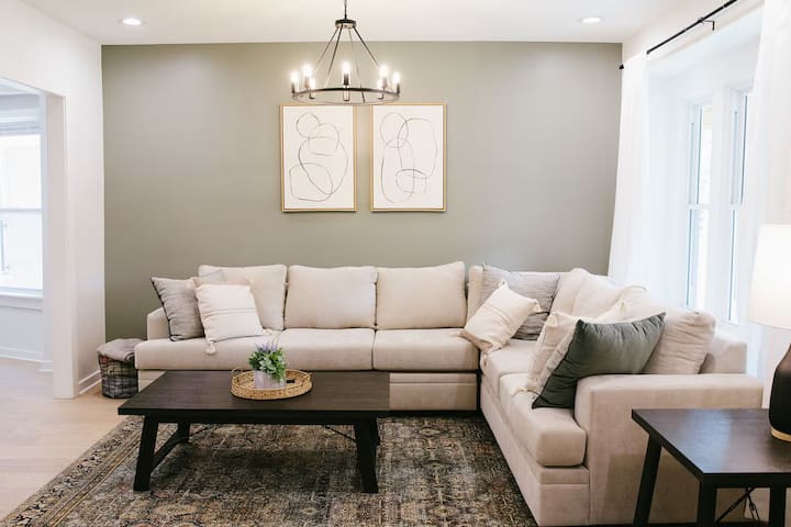 Spacious 4br Retreat In Heart Of Kc - North Kansas City, MO