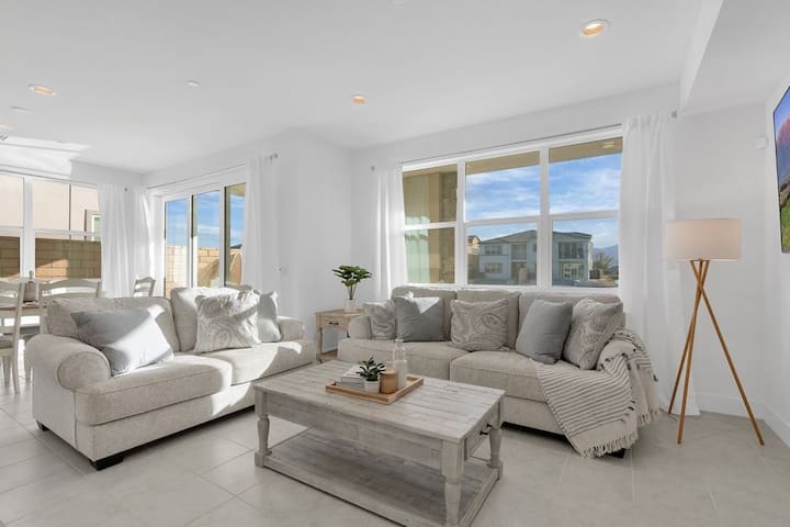 Modern Waterfront Villa W/ Pool & Stunning Views! - Coachella, CA