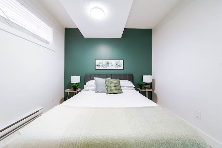 A private and peaceful queen bedroom downstairs, ideal for grandparents, teens, or guests who value their own space.