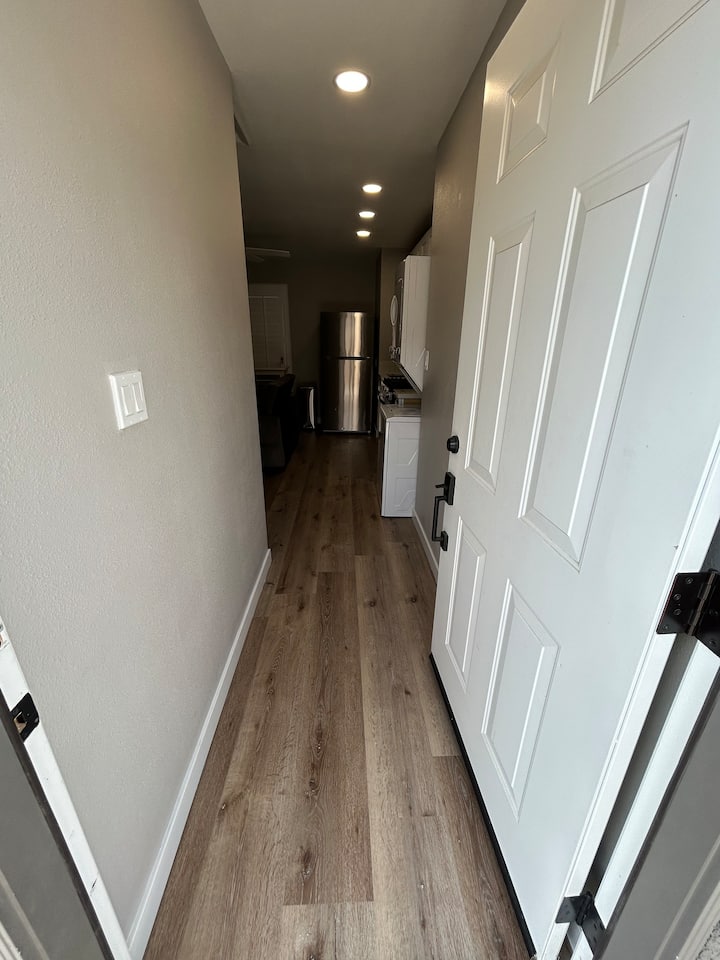 The Little Mountain Suite. Pet Friendly - Rialto, CA