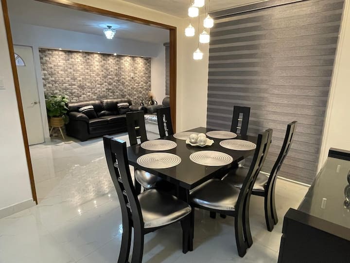 Miramar Luxe Home 5 beds 3 bathrooms