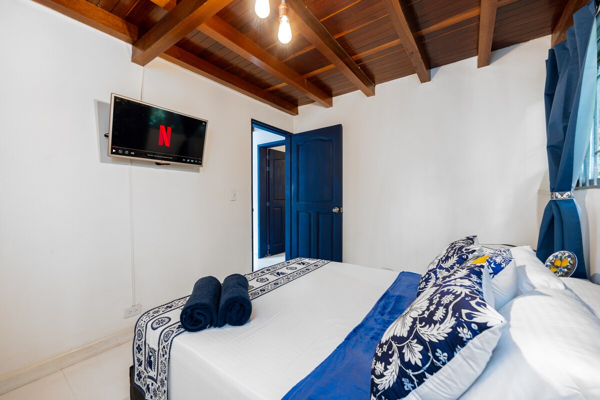 Habitación Creta 

                   Capacidad máxima: 2 participantes
                      ❄️ Aire acondicionado |  Wi-Fi |  TV
                               Cama doble | Ropa de cama incluida