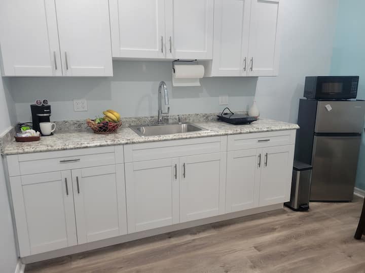 Cozy Guesthouse In Tampa -Near Busch Gardens - Temple Terrace, FL