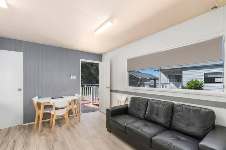 2 Bedroom Creekfront Cabin - Eden
