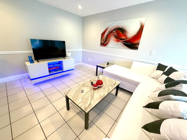Bright & Spacious Sunrise 3 Bedroom Retreat - Sunrise