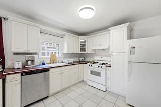 Amherst 3 Bed 2 Bath House with King Bed, photo 10 of 38