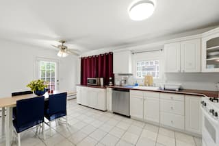 Amherst 3 Bed 2 Bath House with King Bed, photo 8 of 38