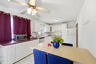 Amherst 3 Bed 2 Bath House with King Bed, photo 9 of 38