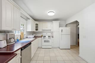 Amherst 3 Bed 2 Bath House with King Bed, photo 11 of 38
