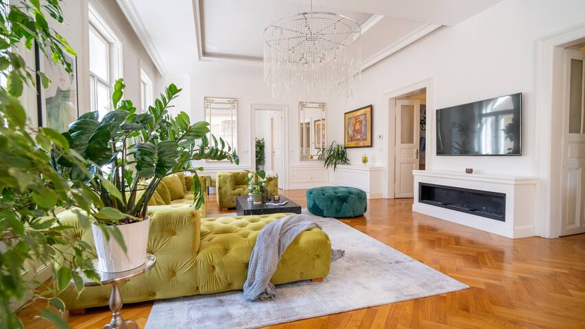 5 STAR LUXURY quiet apartment in the city center gallery image 3