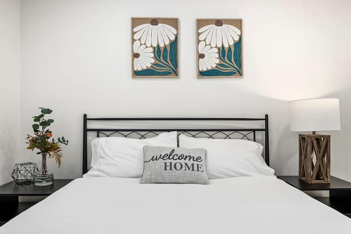 QUEEN BED WITH 4 PILLOWS