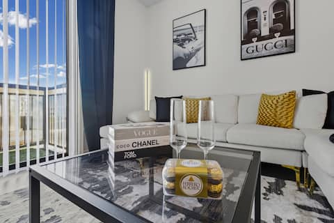 Top Airbnb: Walkable Domain 2BR w/ Pool, Dining & Luxury Shops in North Burnet