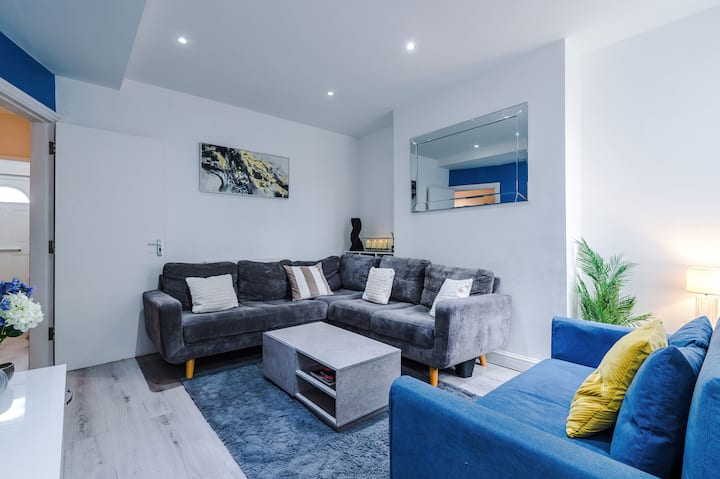 4 Double Bedrooms | Parking | Long Stays - Goodison Park