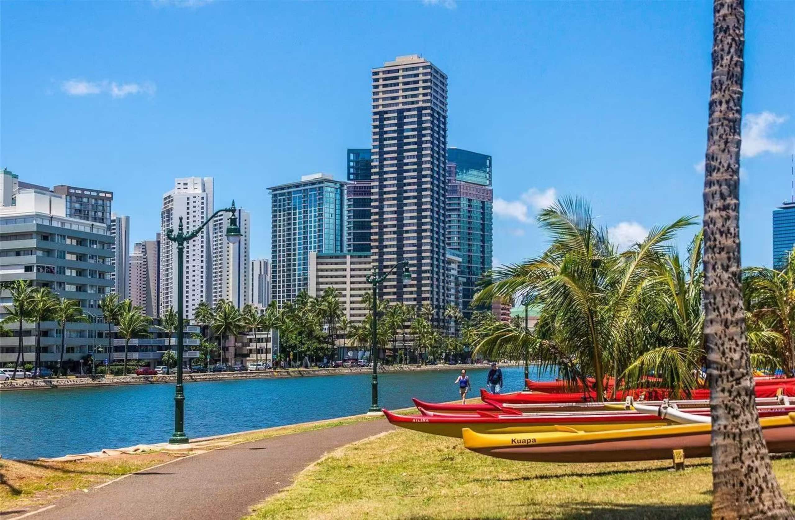 Condo in Honolulu · ★5.0 · 1 bedroom · 2 beds · 1 private bath - Image 55